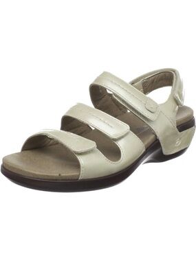 Aravon Three Strap Sandal Size 7